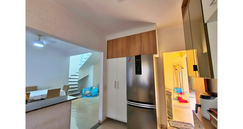 Lindo Sobrado à venda em Cajamar no Bairro do Polvilho no Portal dos Ipês na Rua dos Antúrios,