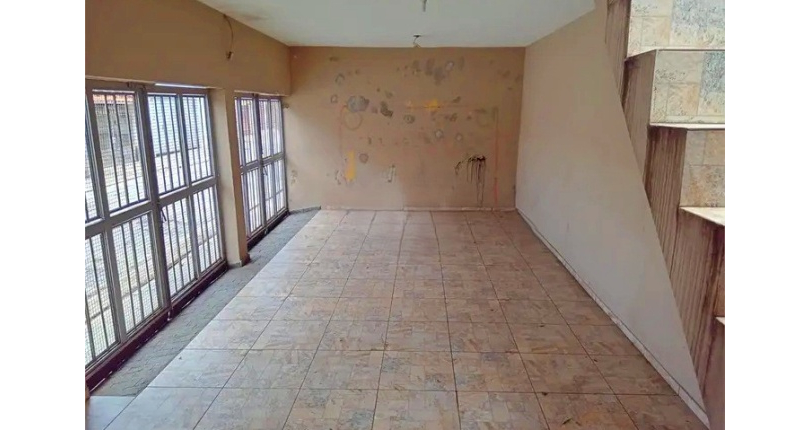 Casa assobradada à venda no Bairro da Vila Guedes na Rua Manoel Rodrigues da Costa