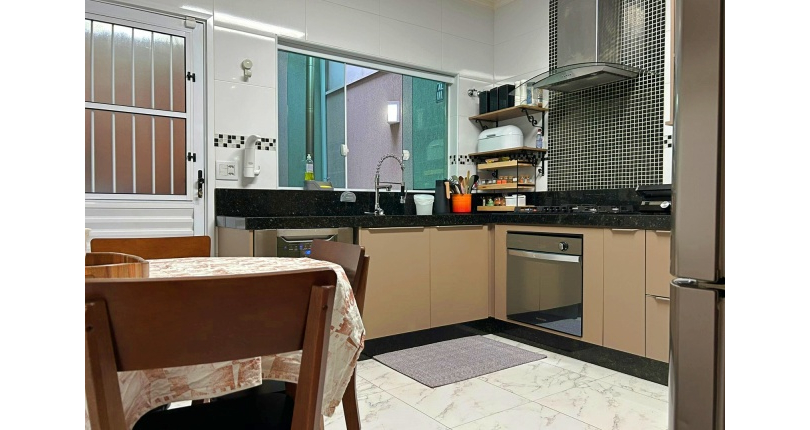 Sobrado à venda no Bairro do Parque São Domingos na Rua Abrahan Lincoln,