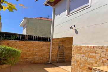 Sobrado à venda no Bairro do Jardim Regina na Rua José Baroncelli,