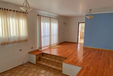 Sobrado à venda no Bairro do Jardim Regina na Rua José Baroncelli,