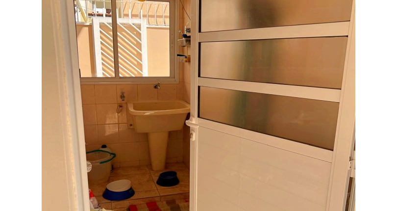 Sobrado à venda no Bairro do Jardim Regina na Rua José Baroncelli,