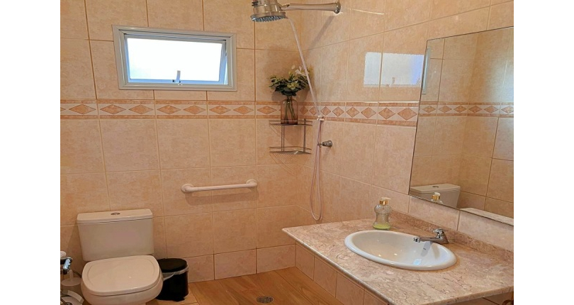 Sobrado à venda no Bairro do Jardim Regina na Rua José Baroncelli,