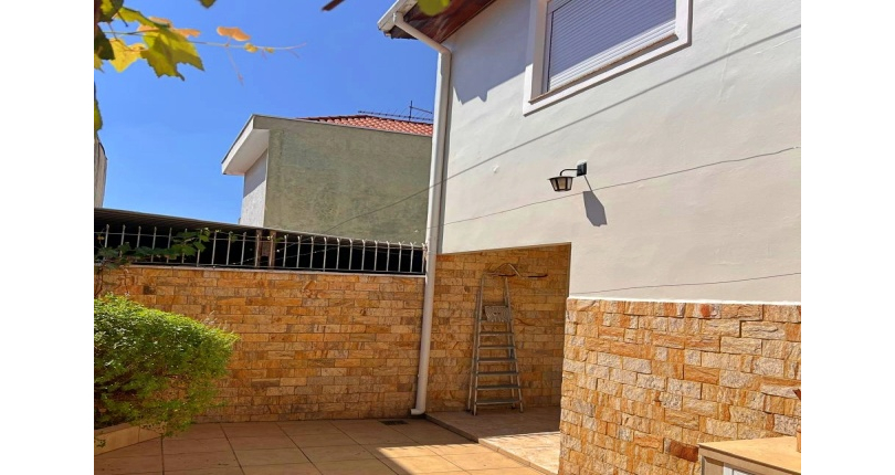 Sobrado à venda no Bairro do Jardim Regina na Rua José Baroncelli,