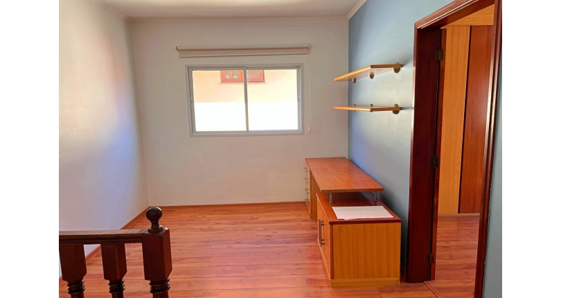 Sobrado à venda no Bairro do Jardim Regina na Rua José Baroncelli,