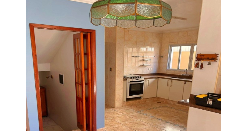 Sobrado à venda no Bairro do Jardim Regina na Rua José Baroncelli,