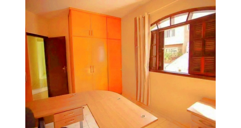   Sobrado à venda no Bairro do Parque São Domingos na Rua Abrahan Lincoln, 