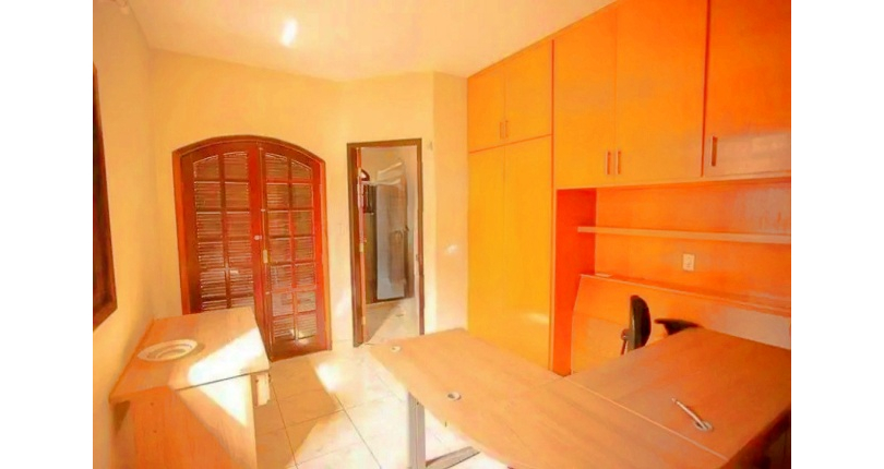  Sobrado à venda no Bairro do Parque São Domingos na Rua Abrahan Lincoln, 