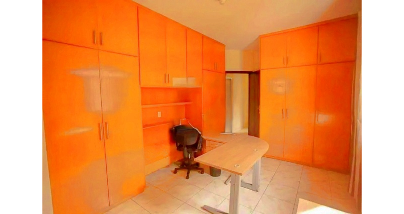  Sobrado à venda no Bairro do Parque São Domingos na Rua Abrahan Lincoln, 