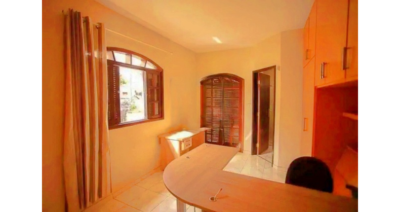  Sobrado à venda no Bairro do Parque São Domingos na Rua Abrahan Lincoln, 