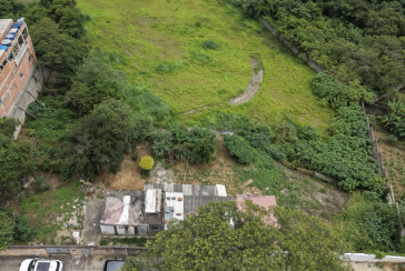 Excelente oportunidade de investimento ou construção residencial em Santana de Parnaíba. Lote localizado na Rua Névoa