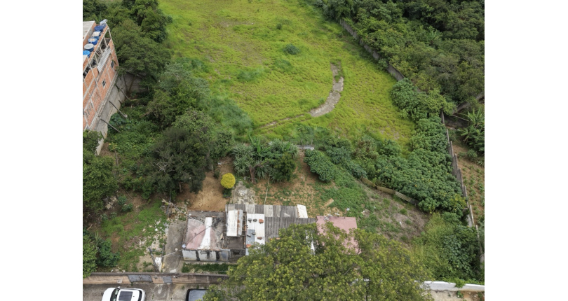 Excelente oportunidade de investimento ou construção residencial em Santana de Parnaíba. Lote localizado na Rua Névoa