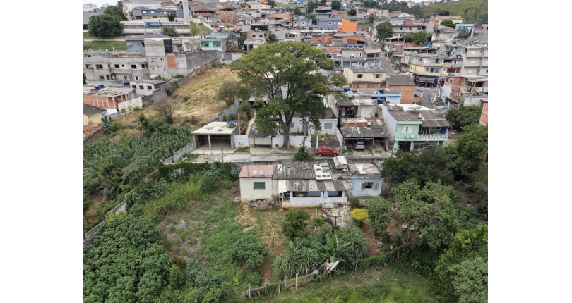 Excelente oportunidade de investimento ou construção residencial em Santana de Parnaíba. Lote localizado na Rua Névoa