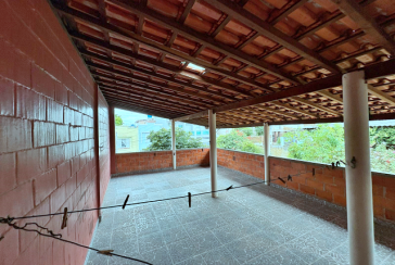 Casa Térrea à venda no Bairro do Jardim Regina na Rua Andrade Velosino,