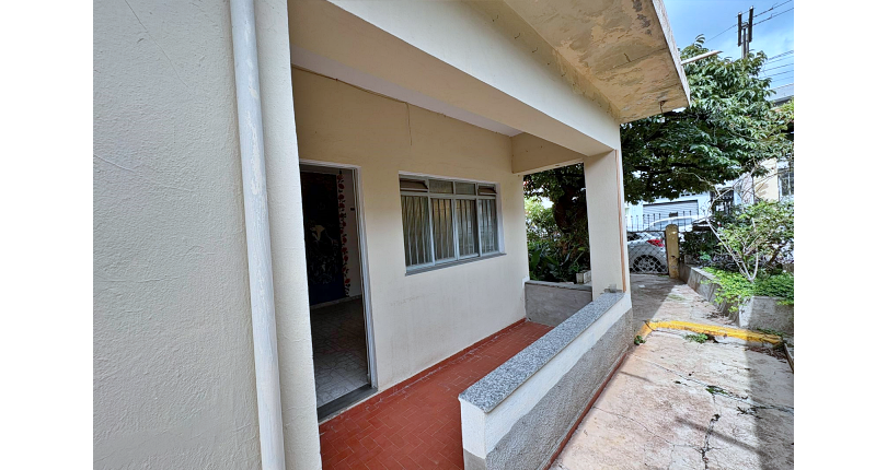 Casa Térrea à venda no Bairro do Jardim Regina na Rua Andrade Velosino,