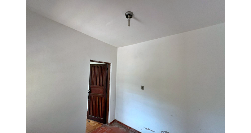 Casa Térrea à venda no Bairro do Jardim Regina na Rua Andrade Velosino,