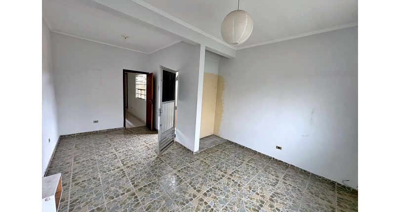 Casa Térrea à venda no Bairro do Jardim Regina na Rua Andrade Velosino,