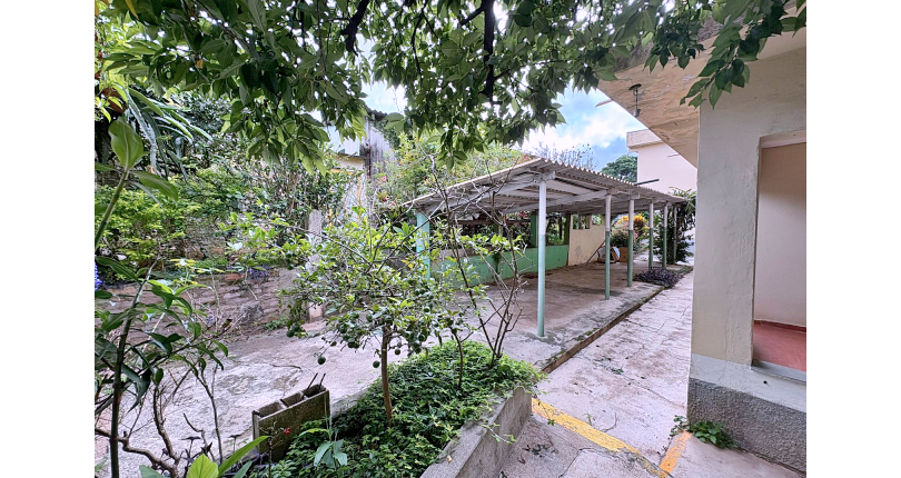 Casa Térrea à venda no Bairro do Jardim Regina na Rua Andrade Velosino,