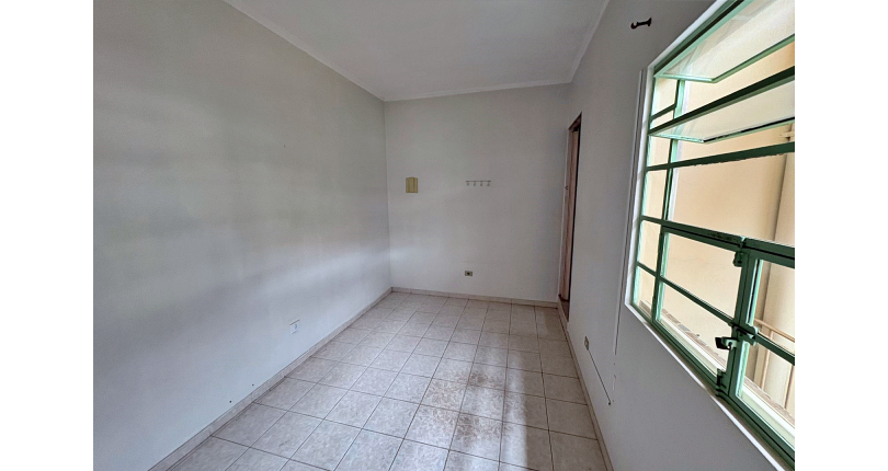 Casa Térrea à venda no Bairro do Jardim Regina na Rua Andrade Velosino,