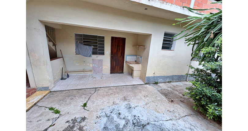 Casa Térrea à venda no Bairro do Jardim Regina na Rua Andrade Velosino,