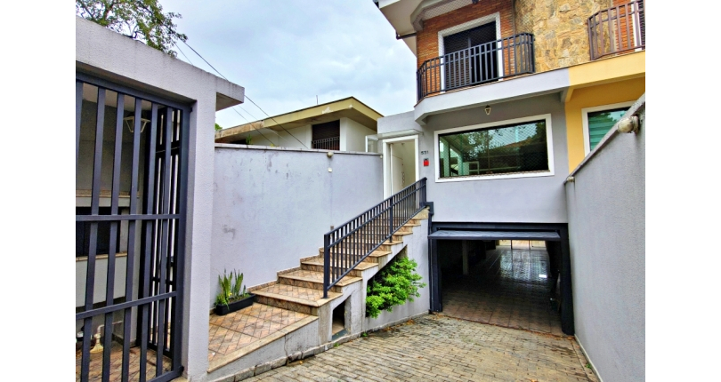 Lindo Sobrado amplo à venda no Bairro do Parque São Domingos na Rua Doutor Odon Carlos de Figueiredo Ferraz