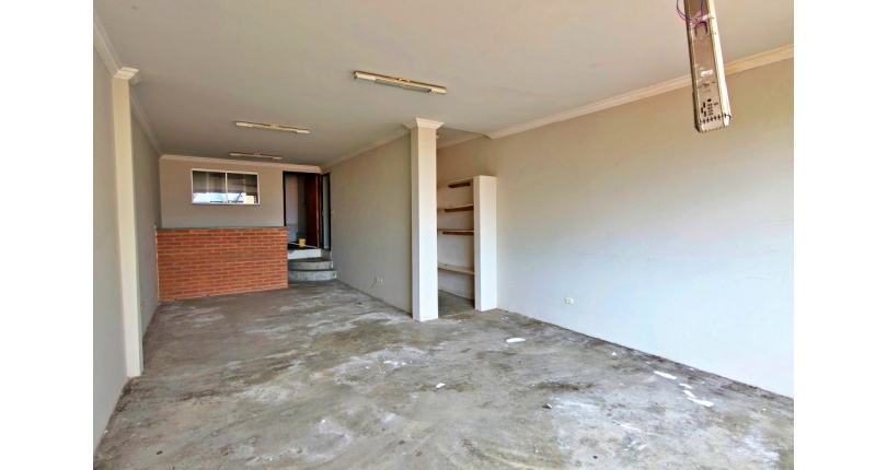 Lindo Sobrado amplo à venda no Bairro do Parque São Domingos na Rua Doutor Odon Carlos de Figueiredo Ferraz