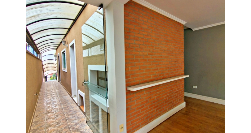 Lindo Sobrado amplo à venda no Bairro do Parque São Domingos na Rua Doutor Odon Carlos de Figueiredo Ferraz