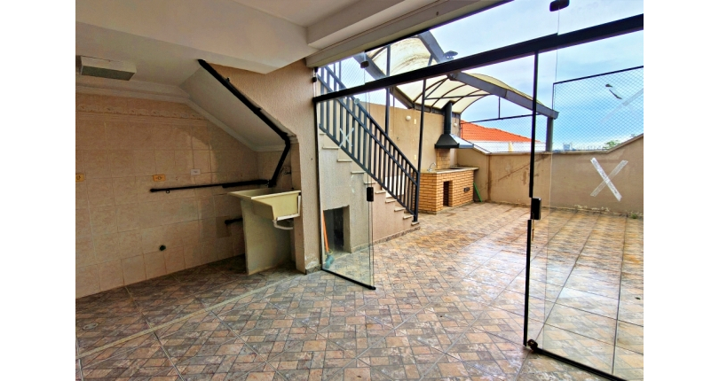 Lindo Sobrado amplo à venda no Bairro do Parque São Domingos na Rua Doutor Odon Carlos de Figueiredo Ferraz