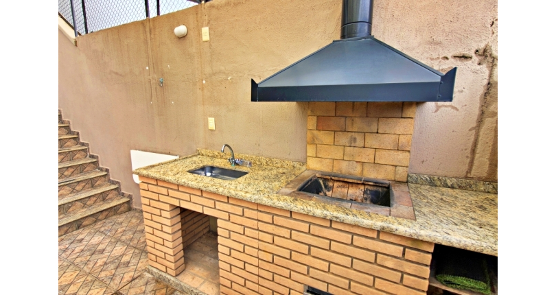 Lindo Sobrado amplo à venda no Bairro do Parque São Domingos na Rua Doutor Odon Carlos de Figueiredo Ferraz