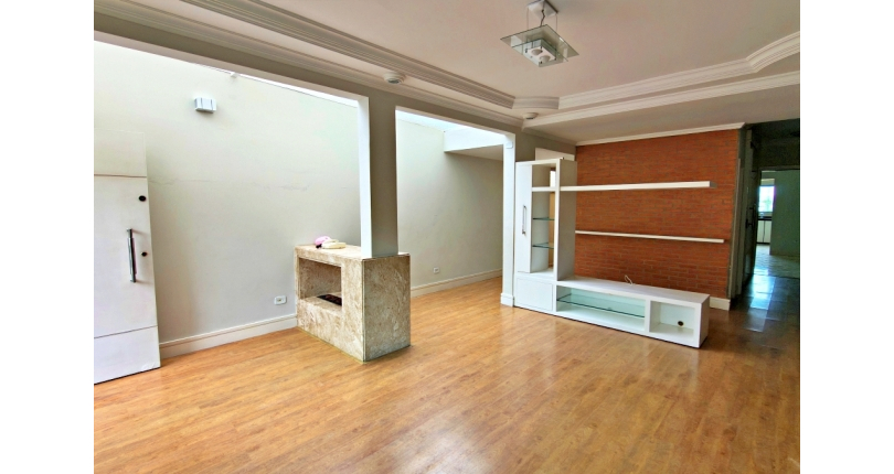 Lindo Sobrado amplo à venda no Bairro do Parque São Domingos na Rua Doutor Odon Carlos de Figueiredo Ferraz