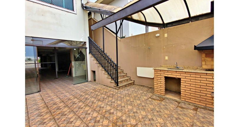 Lindo Sobrado amplo à venda no Bairro do Parque São Domingos na Rua Doutor Odon Carlos de Figueiredo Ferraz