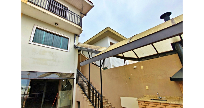 Lindo Sobrado amplo à venda no Bairro do Parque São Domingos na Rua Doutor Odon Carlos de Figueiredo Ferraz