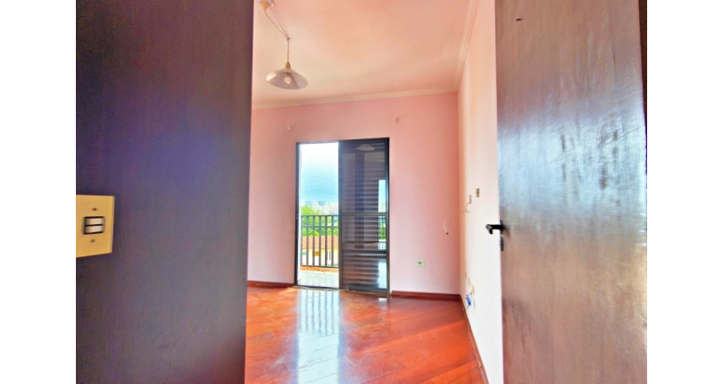 Lindo Sobrado amplo à venda no Bairro do Parque São Domingos na Rua Doutor Odon Carlos de Figueiredo Ferraz