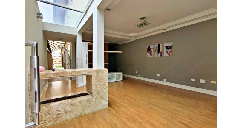 Lindo Sobrado amplo à venda no Bairro do Parque São Domingos na Rua Doutor Odon Carlos de Figueiredo Ferraz