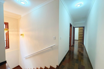  Sobrado à venda no Bairro do Jardim Regina na Rua José Baroncelli,