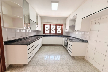  Sobrado à venda no Bairro do Jardim Regina na Rua José Baroncelli,