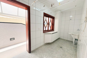  Sobrado à venda no Bairro do Jardim Regina na Rua José Baroncelli,