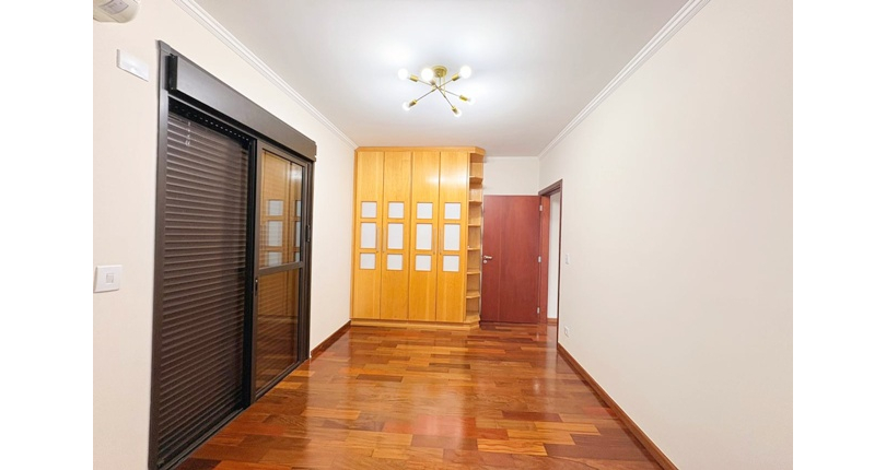  Sobrado à venda no Bairro do Jardim Regina na Rua José Baroncelli,