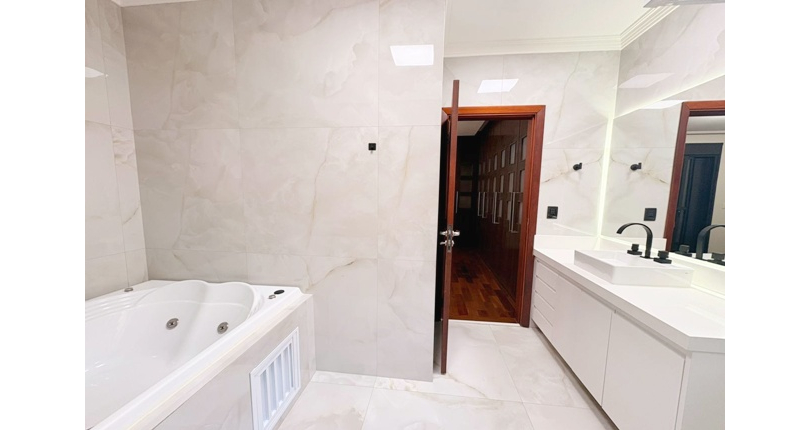  Sobrado à venda no Bairro do Jardim Regina na Rua José Baroncelli,