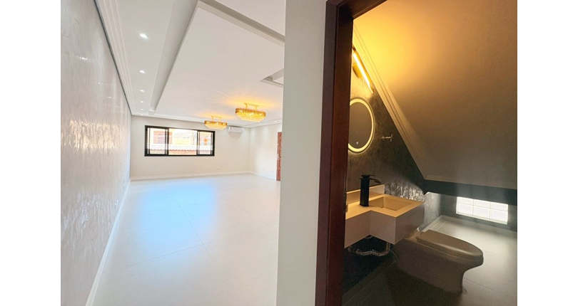  Sobrado à venda no Bairro do Jardim Regina na Rua José Baroncelli,