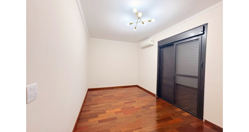  Sobrado à venda no Bairro do Jardim Regina na Rua José Baroncelli,