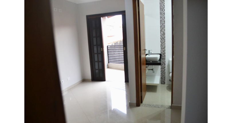 Sobrado à venda no Bairro do Jardim Líbano na Rua Afonso Lobardi,