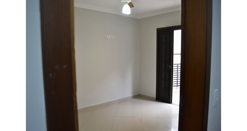 Sobrado à venda no Bairro do Jardim Líbano na Rua Afonso Lobardi,