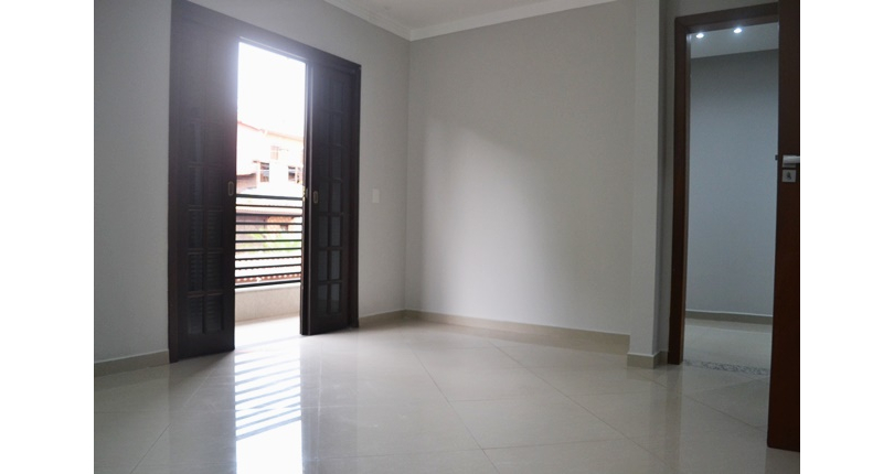 Sobrado à venda no Bairro do Jardim Líbano na Rua Afonso Lobardi,