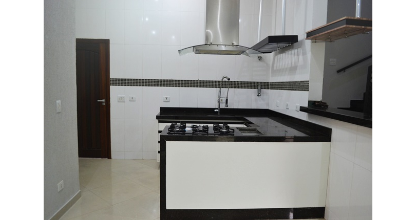 Sobrado à venda no Bairro do Jardim Líbano na Rua Afonso Lobardi,