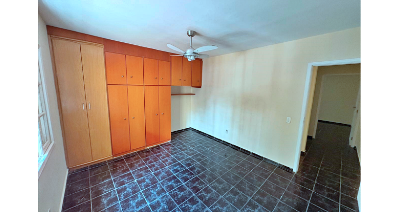 Casa assobradada à venda no Bairro do Jardim Vista Linda na Rua Francisco Beltrão