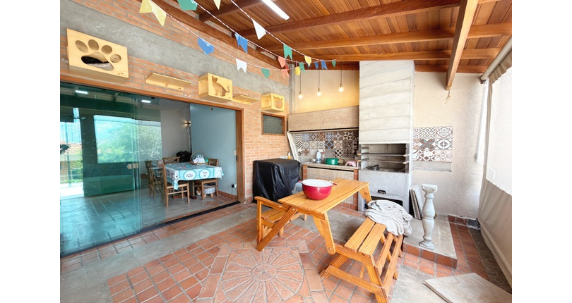 Oportunidade: Bela Casa Térrea à venda no Bairro do Jardim Mangalot na Rua Desembargador Cândido da Cunha Cintra