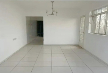  Casa assobradada à venda no Bairro do Jardim Marisa na Rua Antônio Batista,