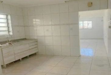  Casa assobradada à venda no Bairro do Jardim Marisa na Rua Antônio Batista,