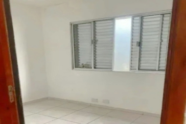  Casa assobradada à venda no Bairro do Jardim Marisa na Rua Antônio Batista,